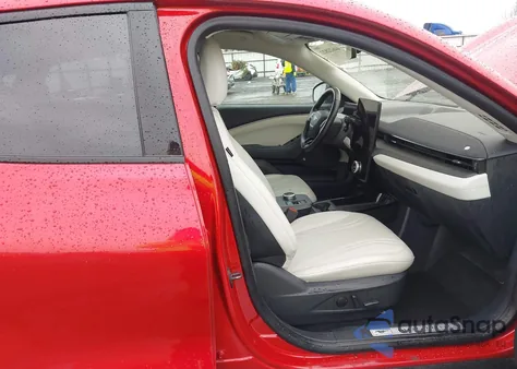 2022 Ford Mustang Mach-E Premium z USA, uszkodzony, nr VIN 3FMTK3SU7NMA05043